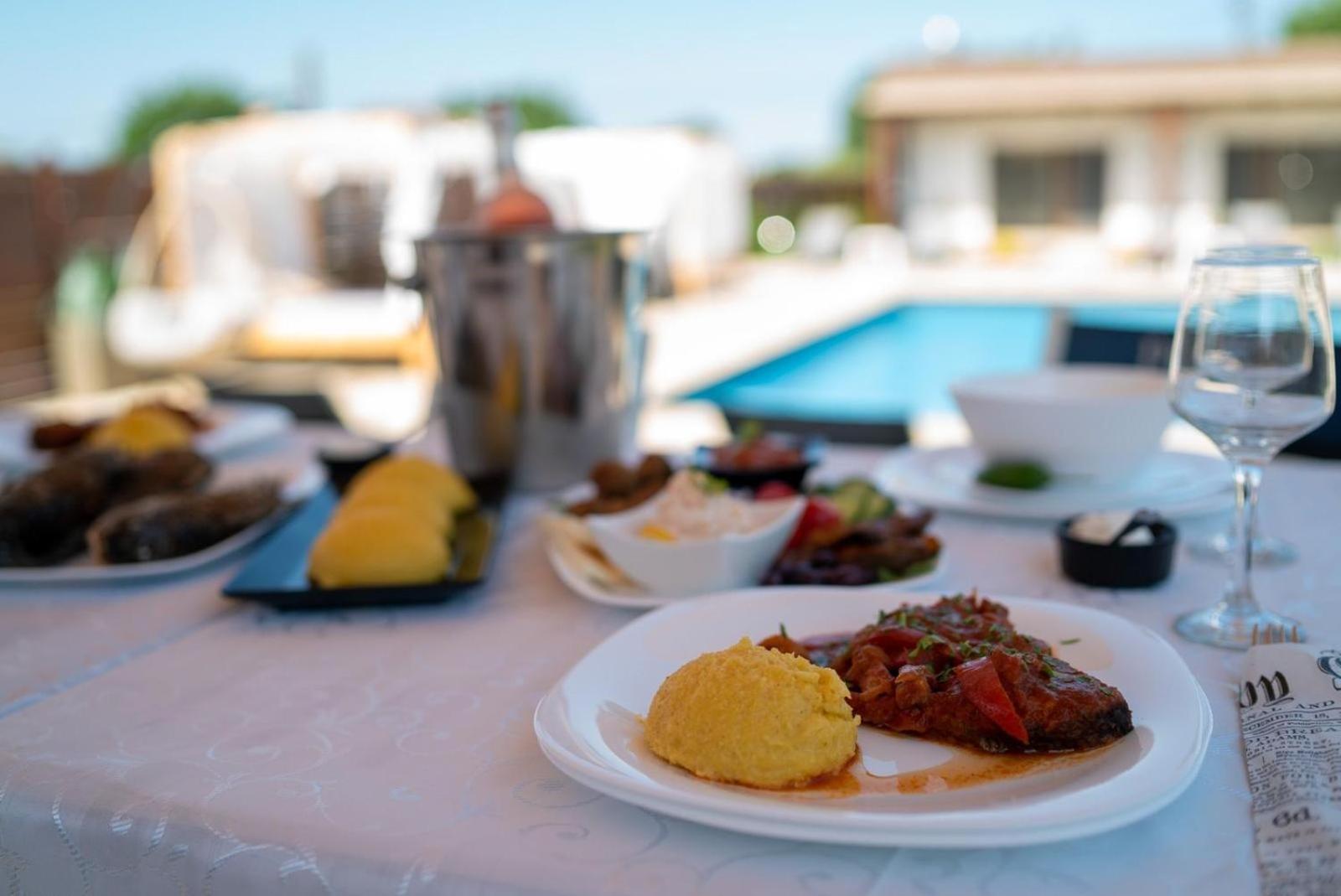 Havana Resort Murighiol Bagian luar foto